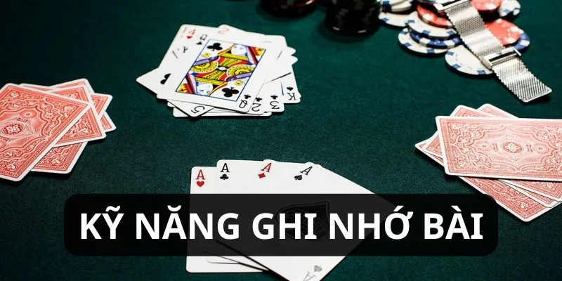 Quan sát và ghi nhớ bài để đoán bài trên bàn